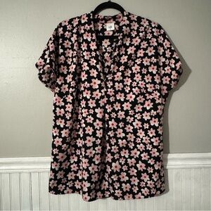 Cabi #5347 Harmony Blouse Size Medium Black Pink Floral Short Sleeve V-neck